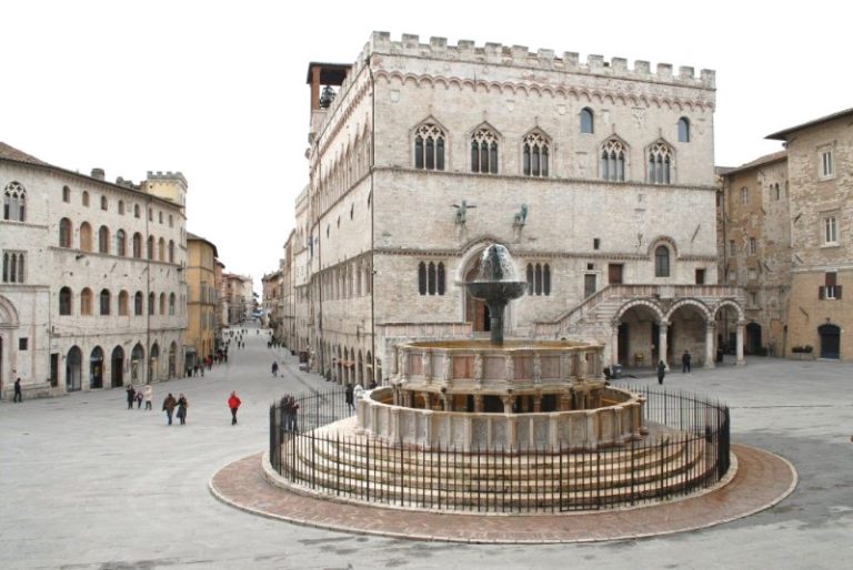 Cartomante a Perugia, uso della cartomanzia a Perugia per i problemi della vita quotidiana